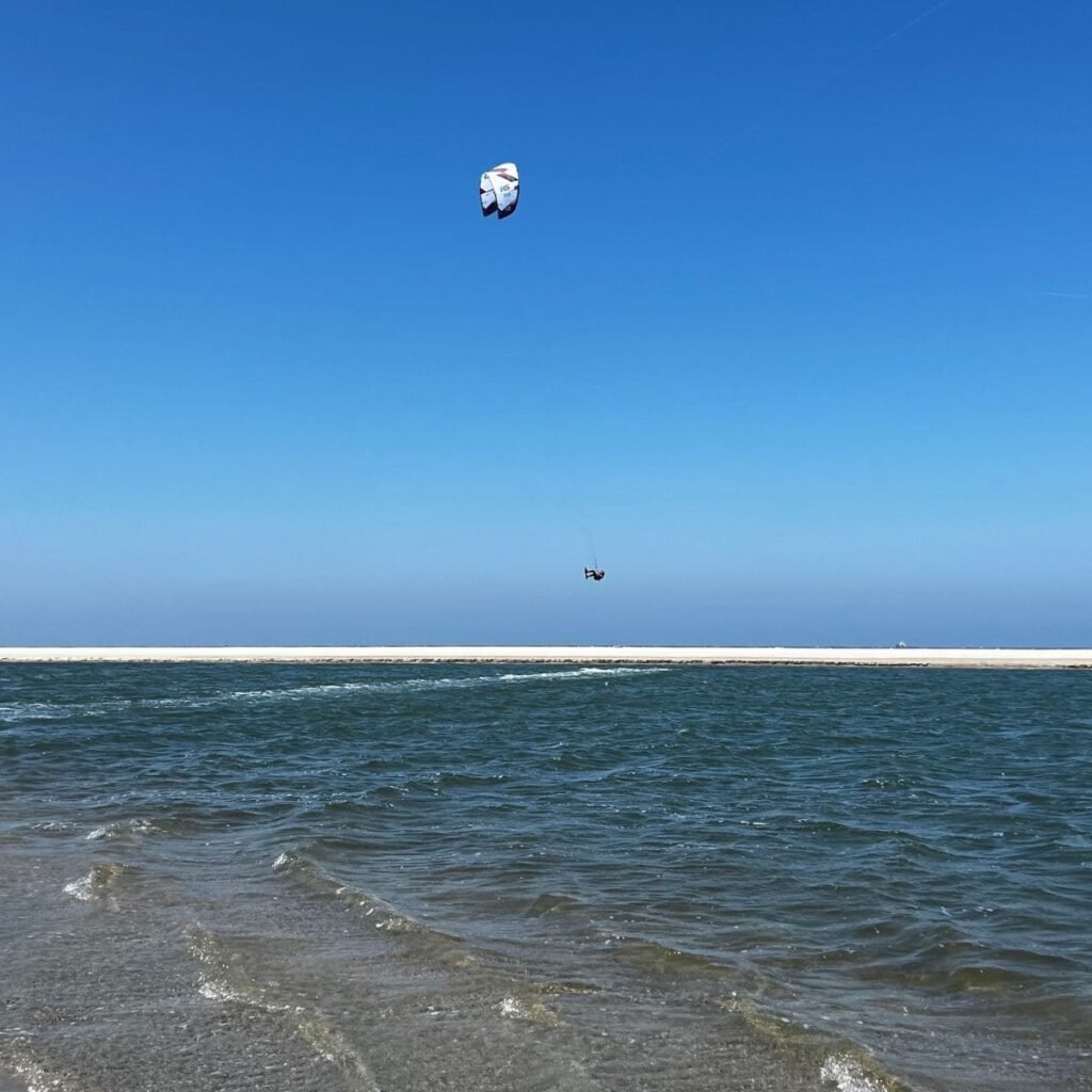 Kitesurfer The Hague Zandmotor | Expat Relocation The Hague | Fun beach activities in The Hague